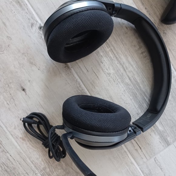 Xbox Controllers and headsets - Picture 9 of 11